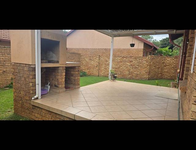 2 BEDROOM TOWNHOUSE FOR SALE IN MAGALIESKRUIN